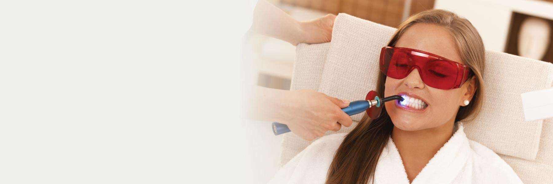 woman getting her teeth whitened in brisbane
